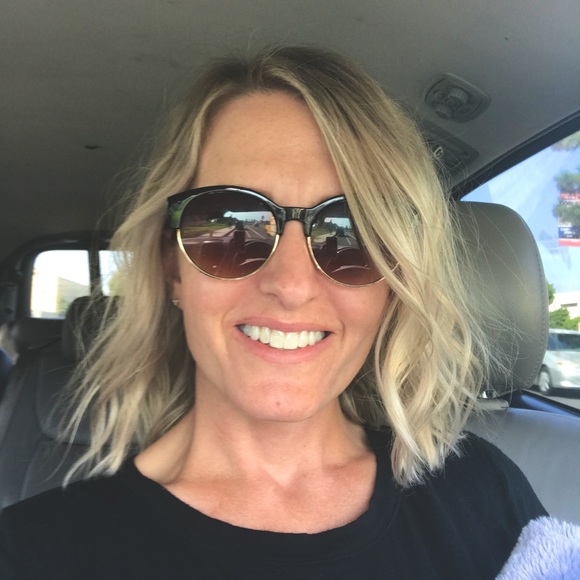 Hello! I’m your posher Melissa! - Picture 1 of 1